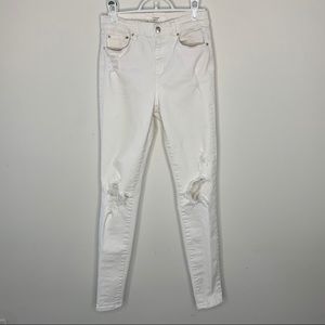 White distressed jeans